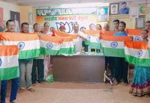 *वेंगुर्लेत भाजपा कार्यालयात तिरंग्याचे वाटप*